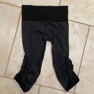 Lululemon - In the Flow crop - Soul Geo - size 2